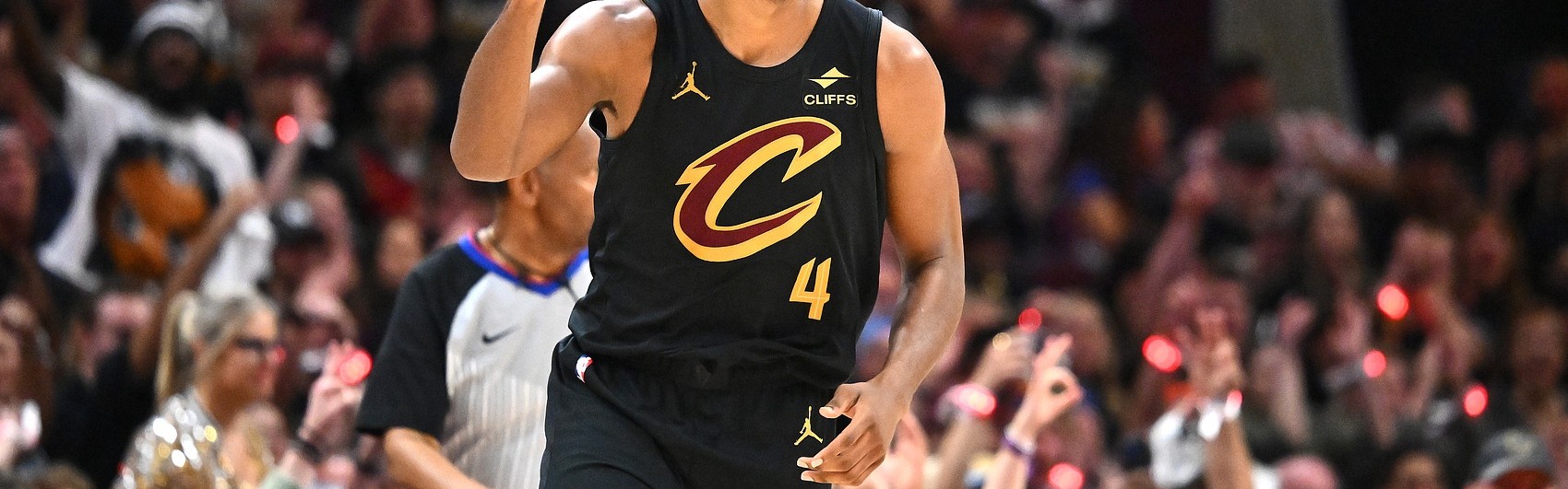 不止做DPOY！队记：莫布里今夏提升了跳投技术 控球&amp;终结也有增强