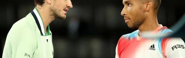 开云登录-救赛点逆转闯澳网四强 梅德维德夫赛后“致敬”德约