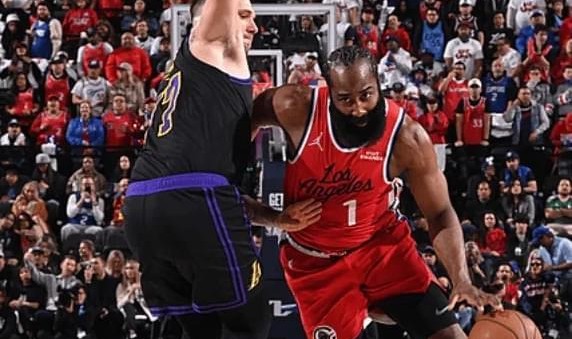 开云官网-快船轻松过关三喜临门，主力得到休息时间，找回久违强悍防守