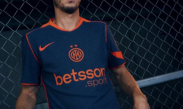 开云中国-国米官宣25/26赛季第二客场球衣：复刻Total 90设计