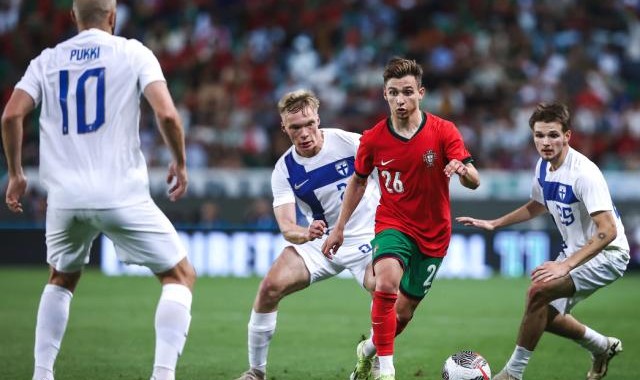 开云平台-葡萄牙4比2芬兰 2助1造点 “他的足球是爸爸教的”