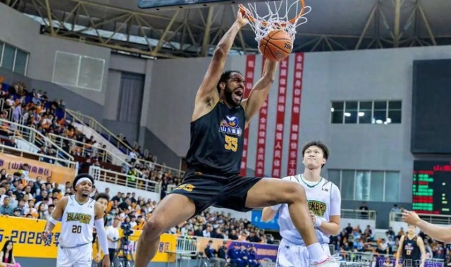 kaiyun-山东蜜獾第一年：一群在NBL″陪跑″的年轻人，图什么？|山东队|篮球|上海|三分球|篮协_新浪新闻