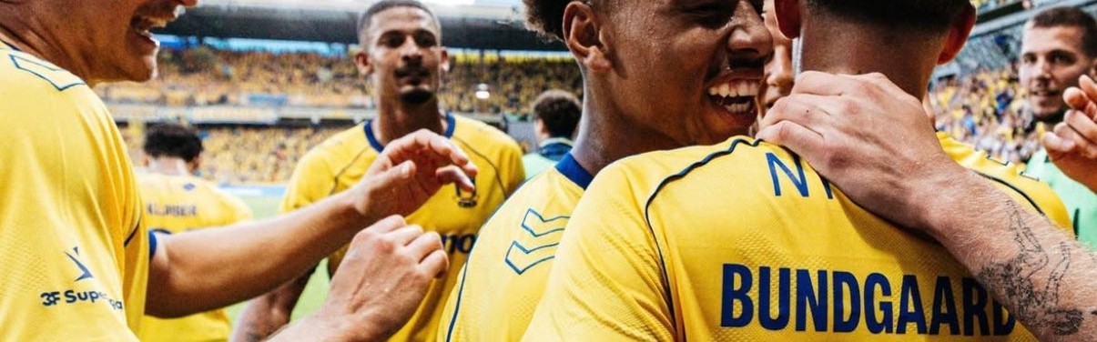 布隆德比首回合0-3，次回合被罚下一人后连入四球完成奇迹逆转